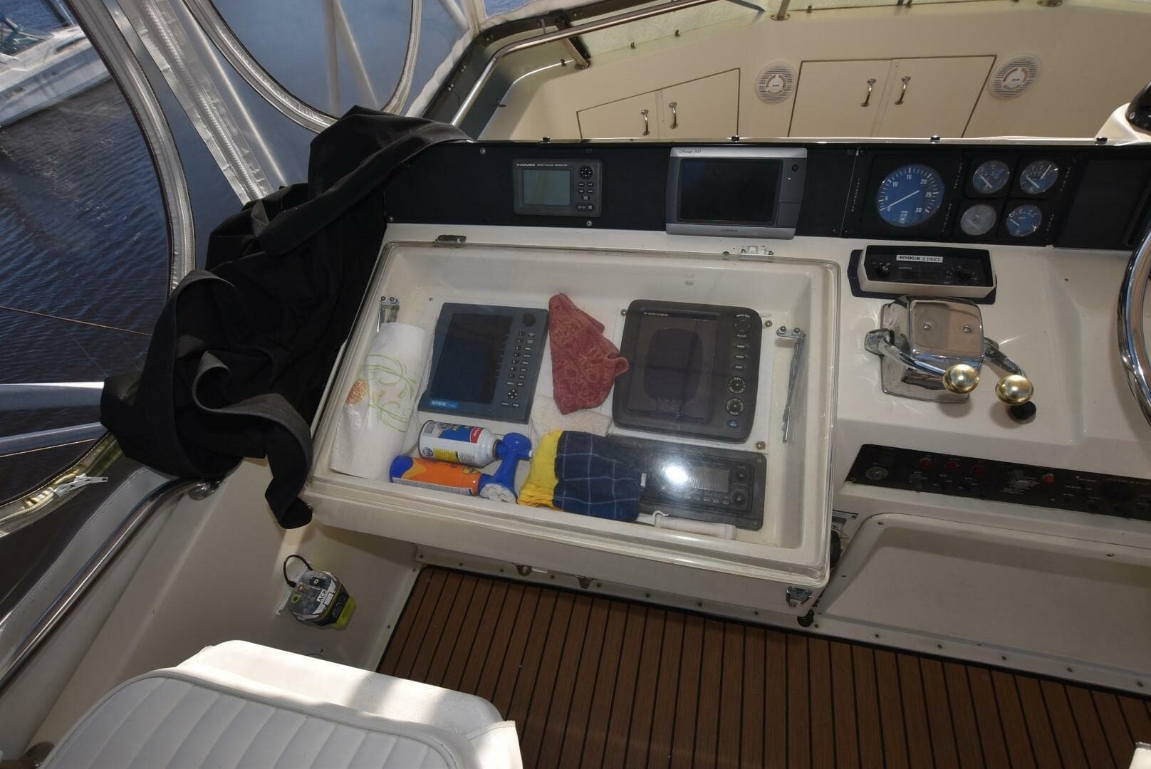 1988 Hatteras 48 Convertible — photo 21