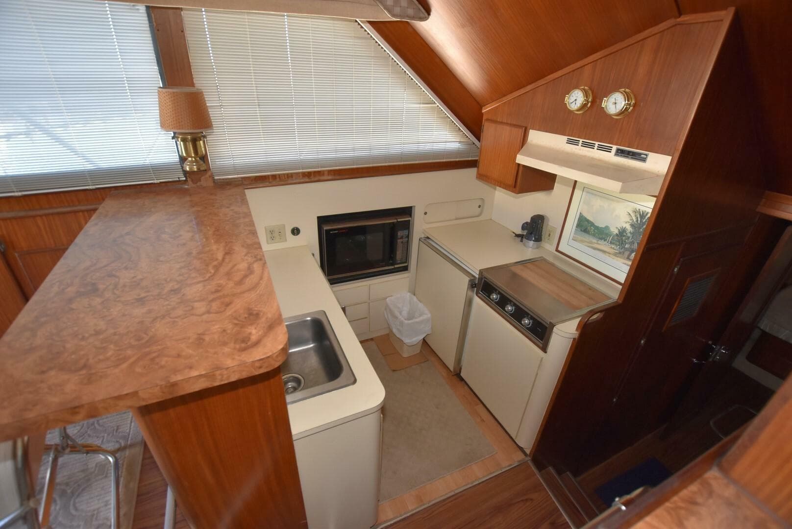 1988 Hatteras 48 Convertible — photo 4