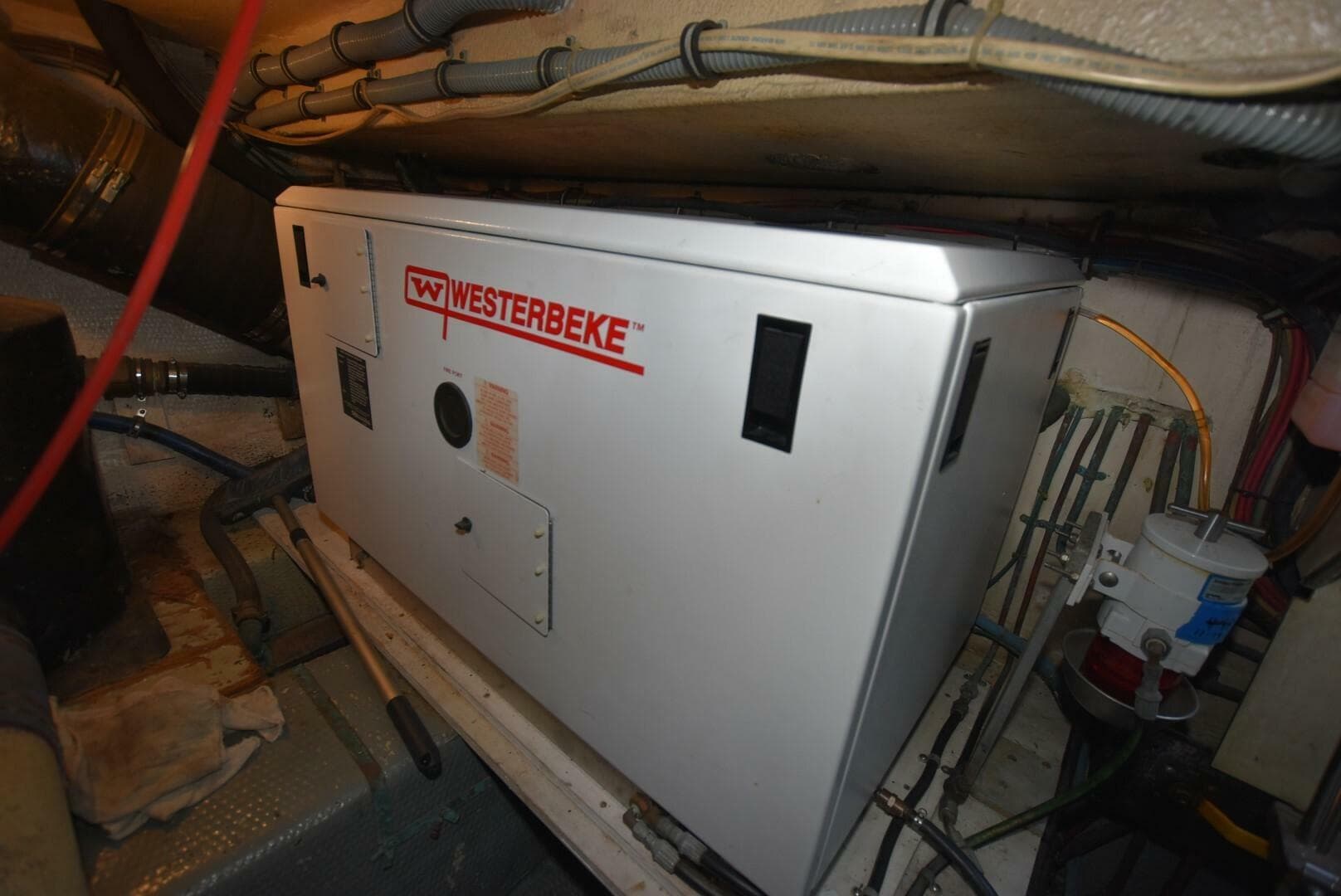 1988 Hatteras 48 Convertible — photo 16