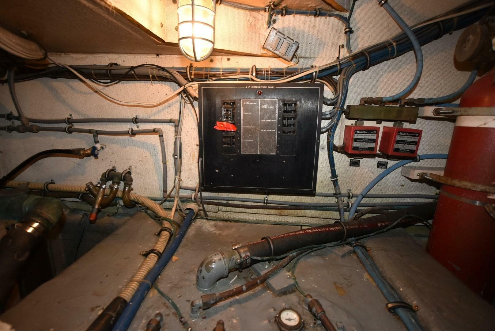 1988 Hatteras 48 Convertible — photo 20