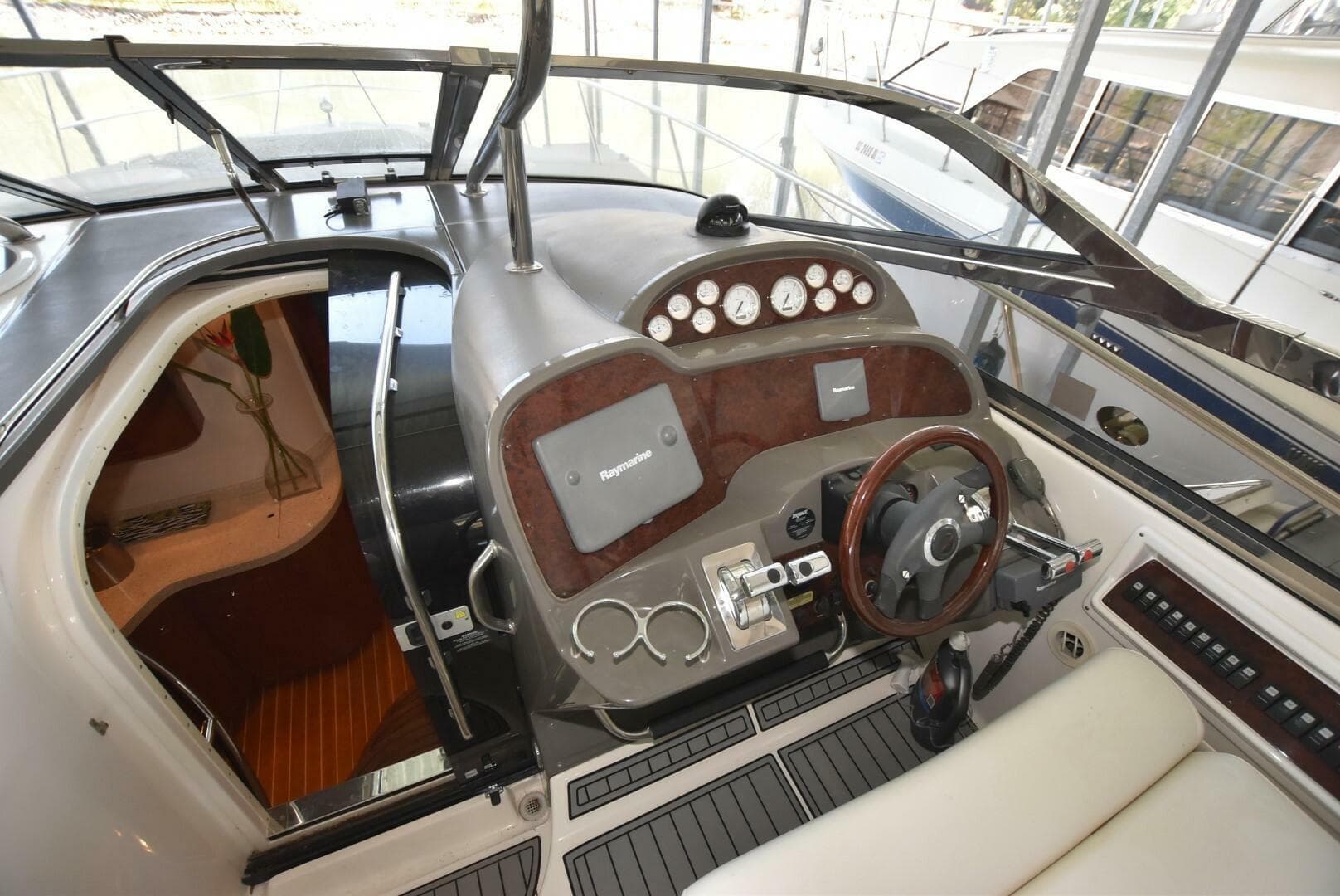 2007 Regal Commodore 4060 — photo 39