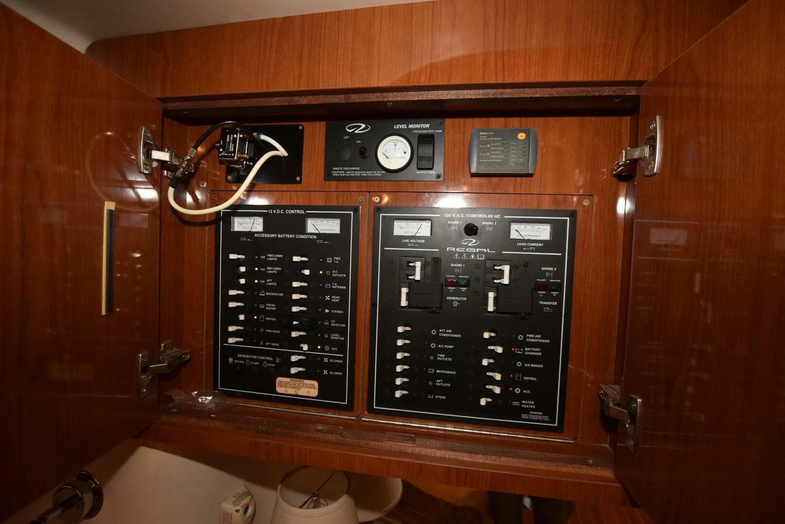 2007 Regal Commodore 4060 — photo 27