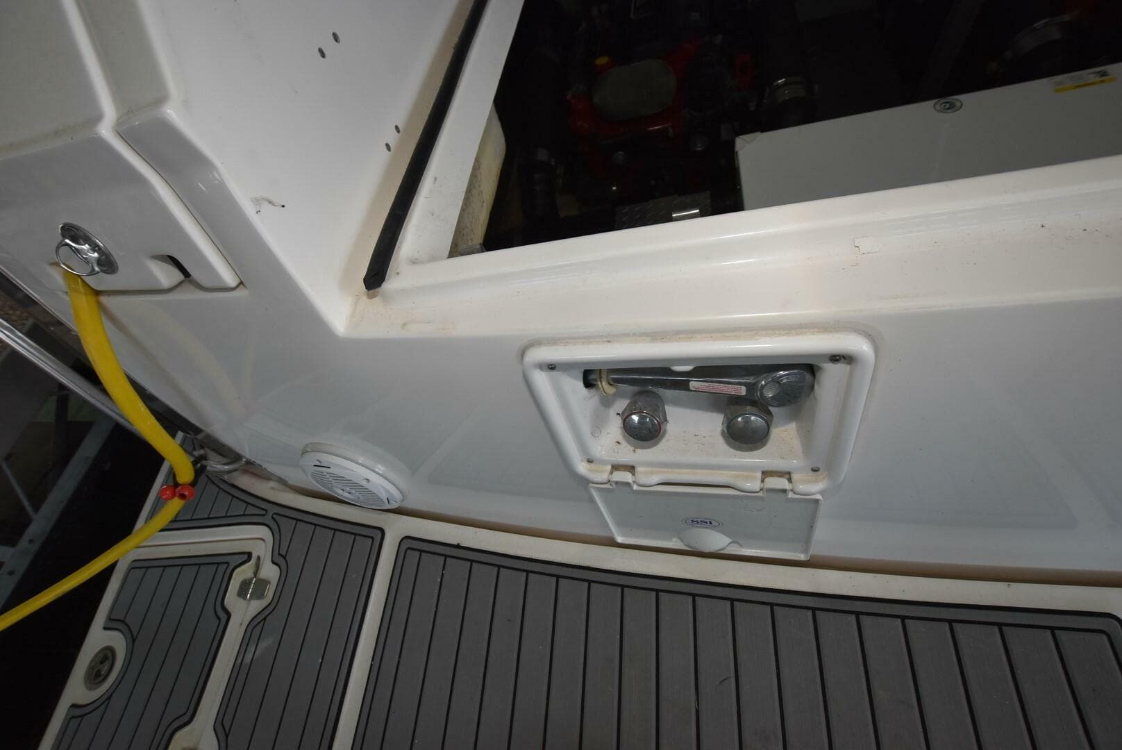 2007 Regal Commodore 4060 — photo 16