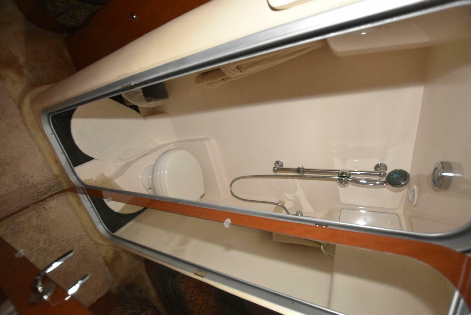 2007 Regal Commodore 4060 — photo 29