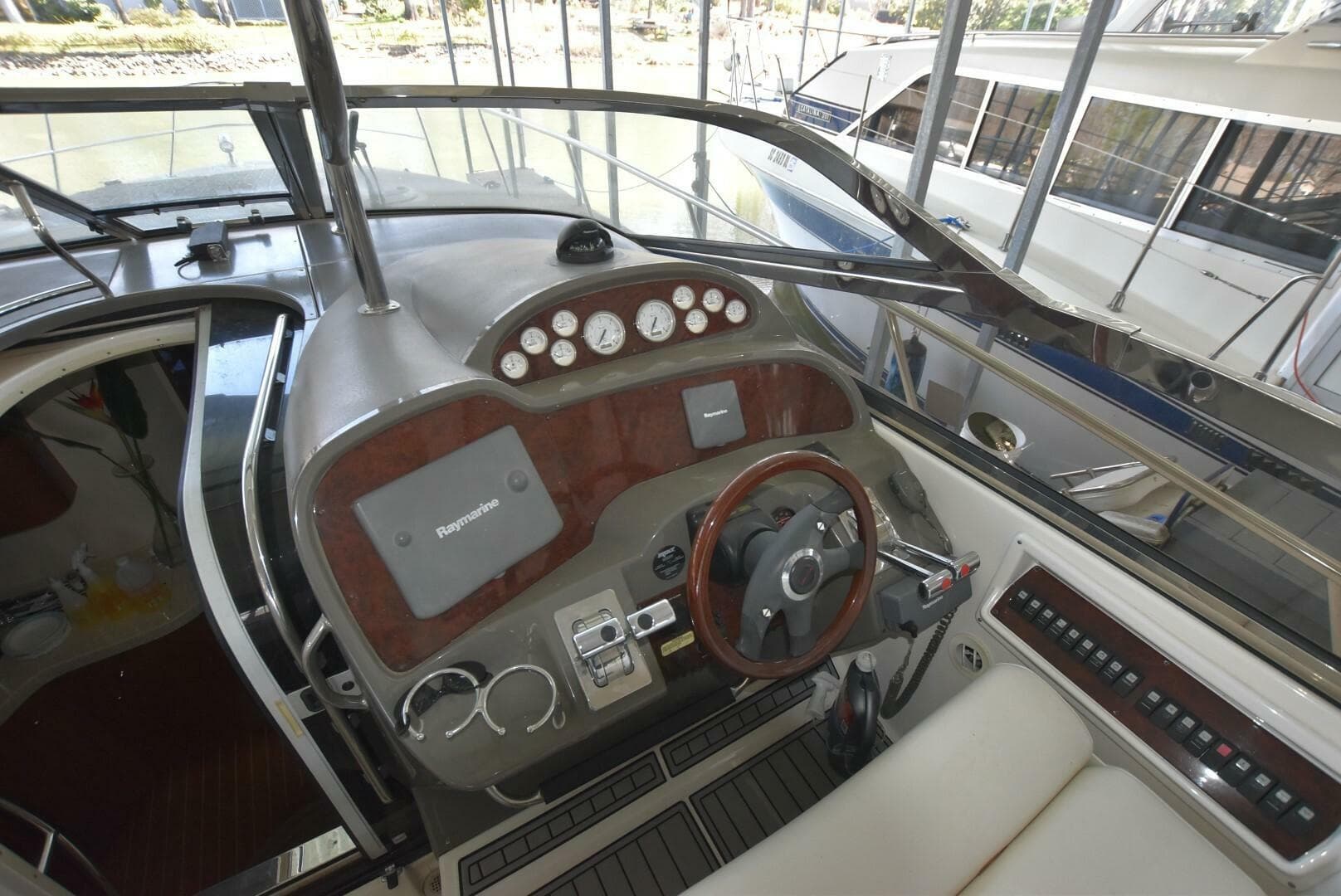 2007 Regal Commodore 4060 — photo 10