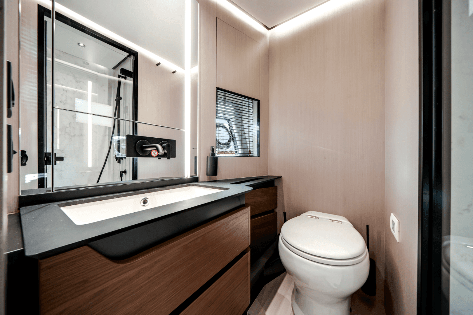 2025 Azimut S8 — photo 69