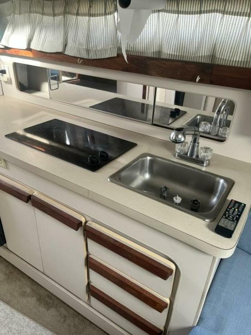 1989 Carver 2557 Montego — photo 11