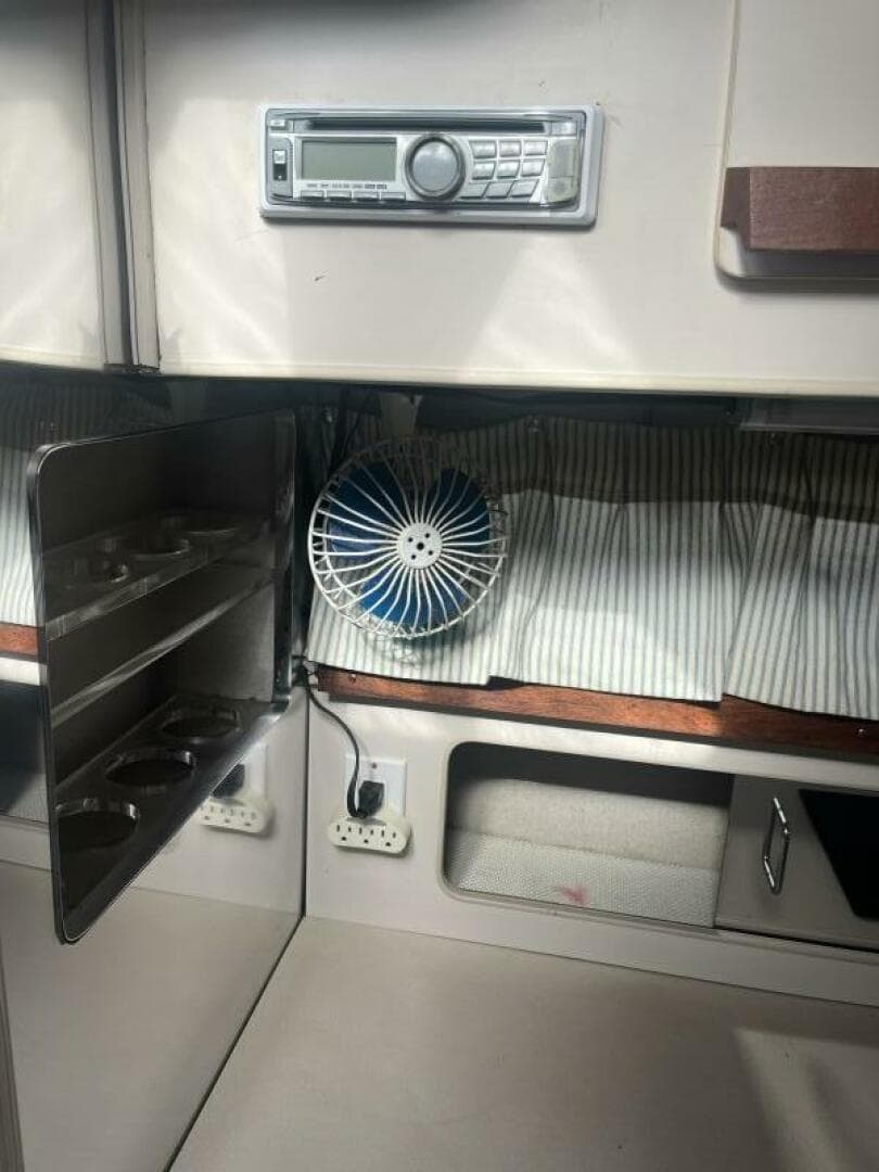 1989 Carver 2557 Montego — photo 8