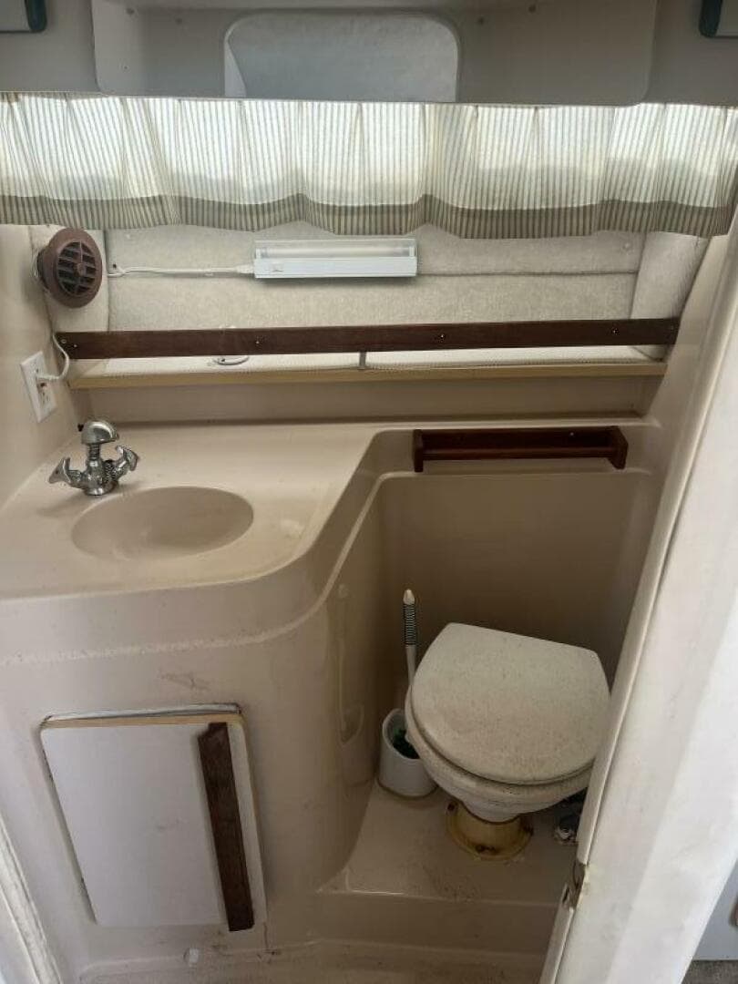 1989 Carver 2557 Montego — photo 12