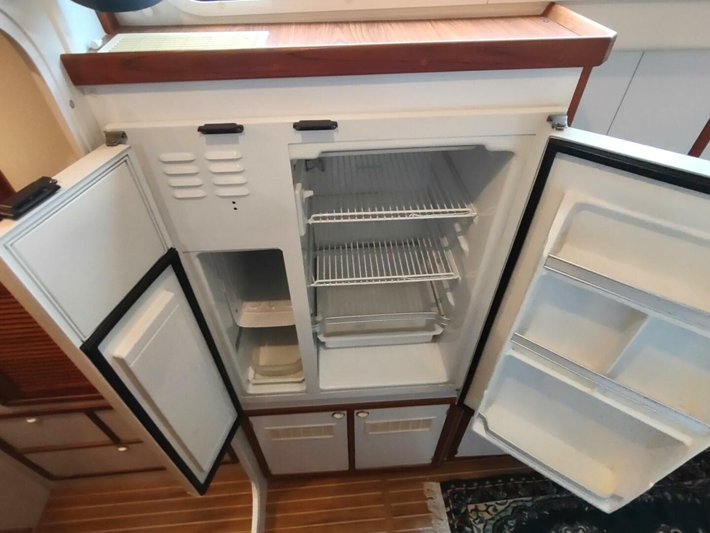 2002 Endeavour Catamaran Trawlercat 36 — photo 45