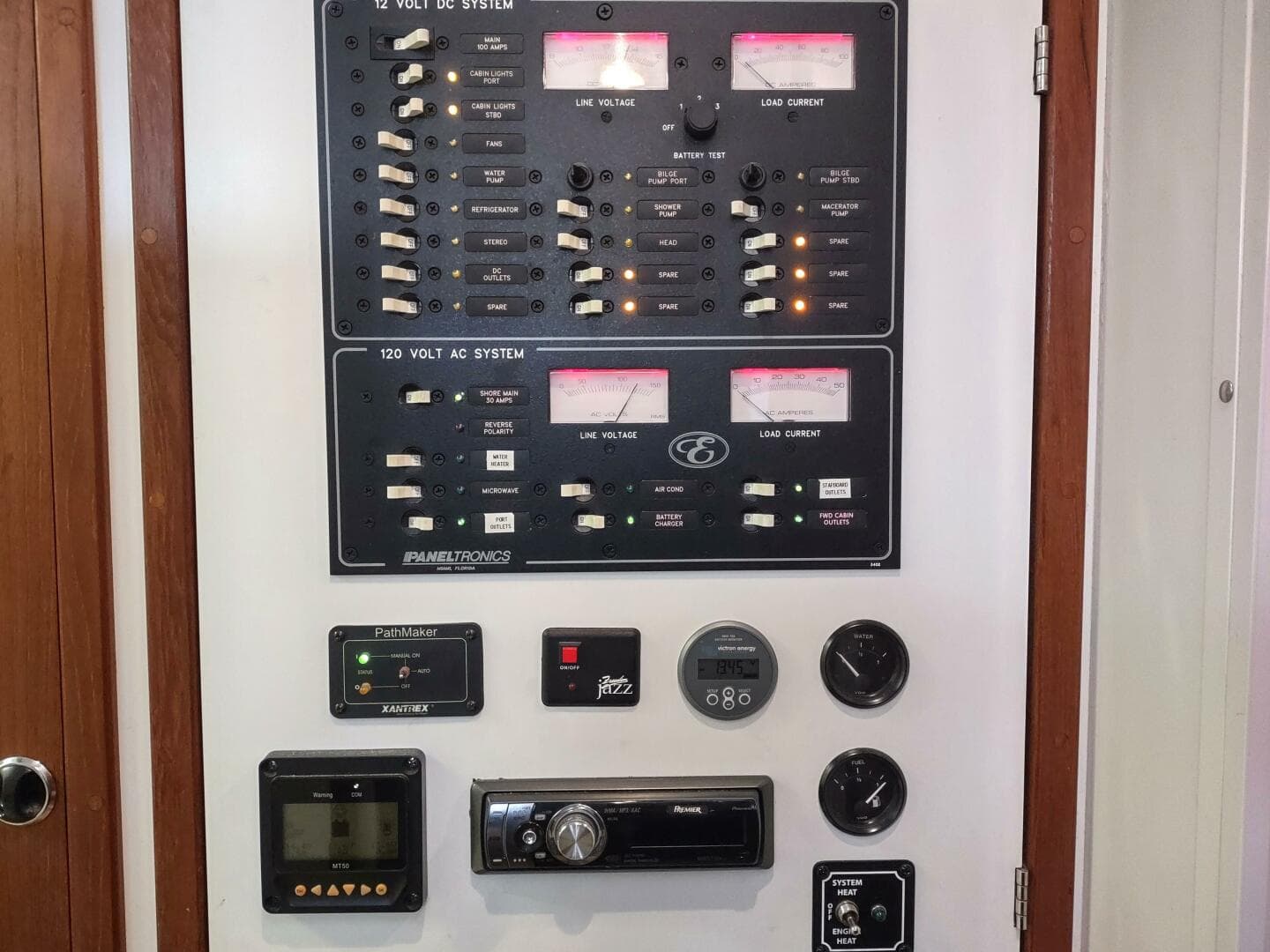 2002 Endeavour Catamaran Trawlercat 36 — photo 38