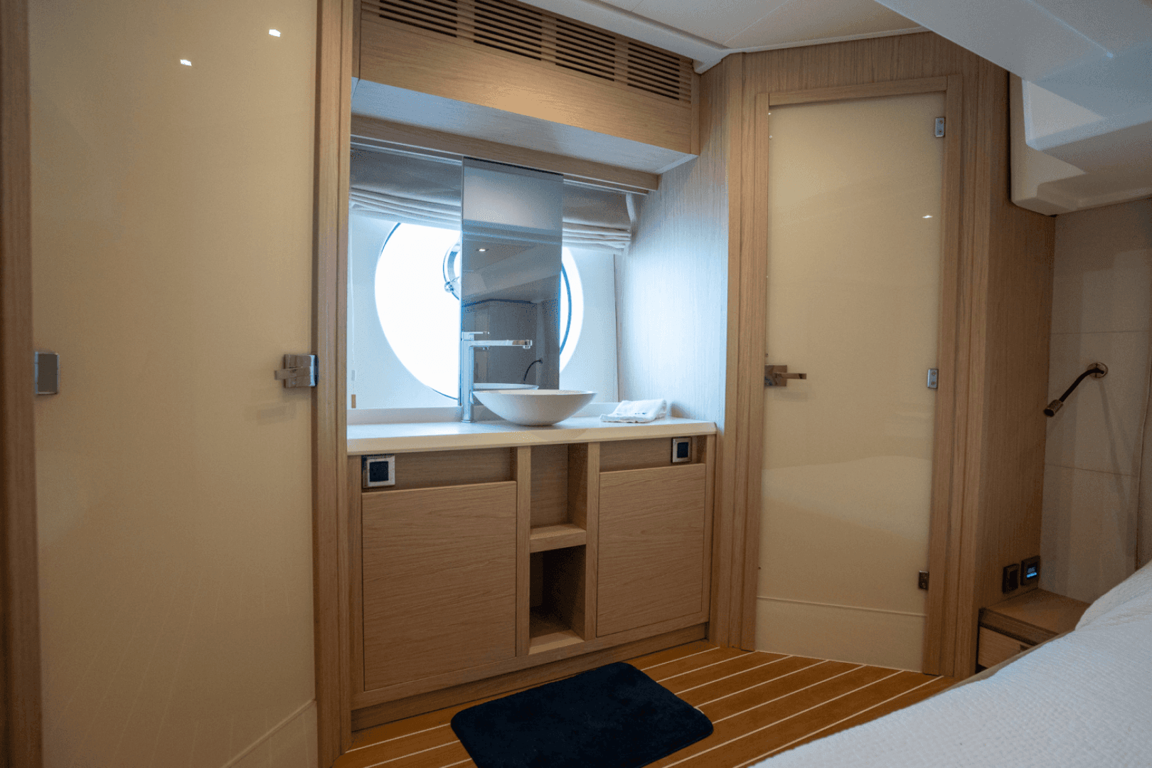 2019 Monte Carlo Yachts Mc 6 — photo 47