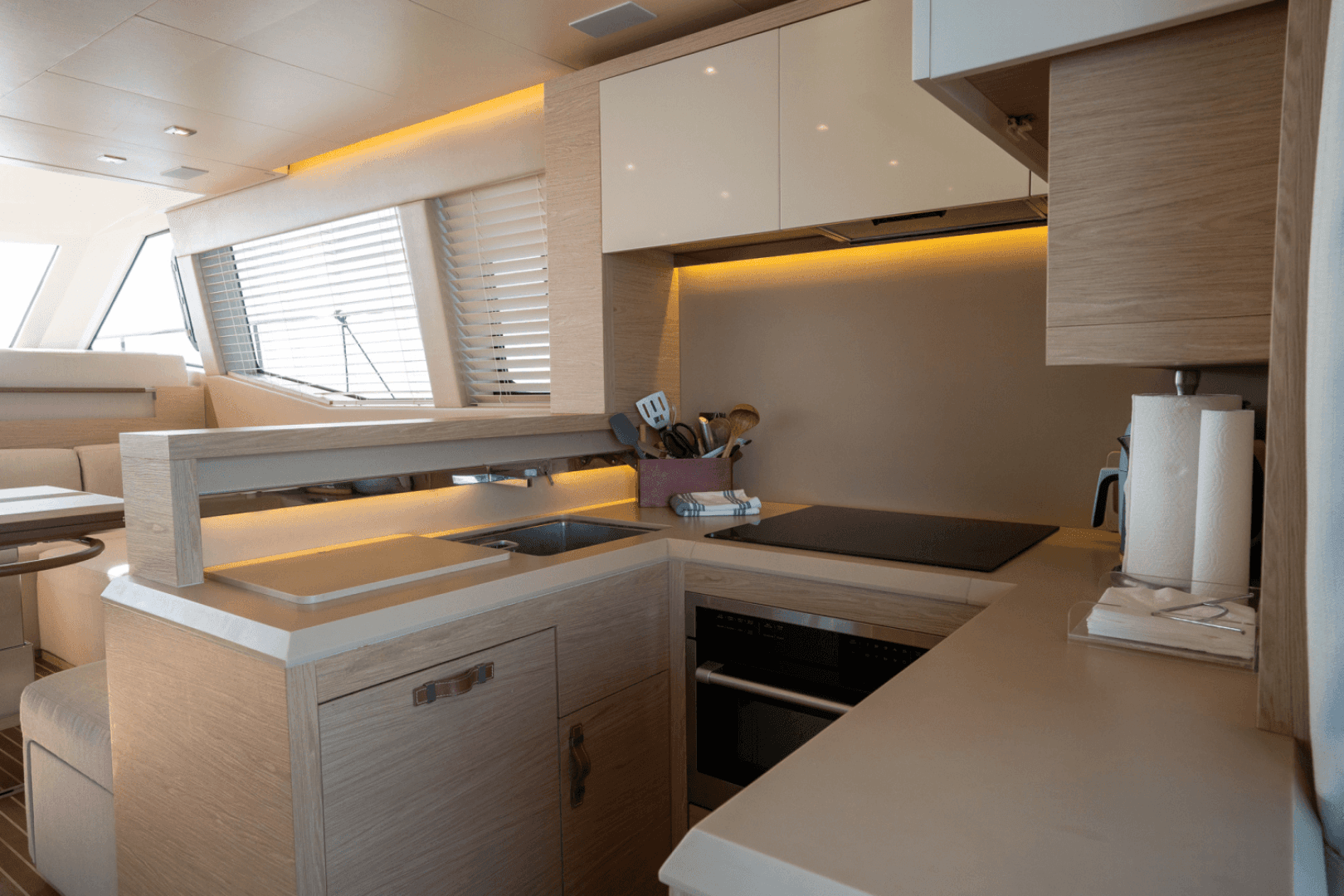 2019 Monte Carlo Yachts Mc 6 — photo 30