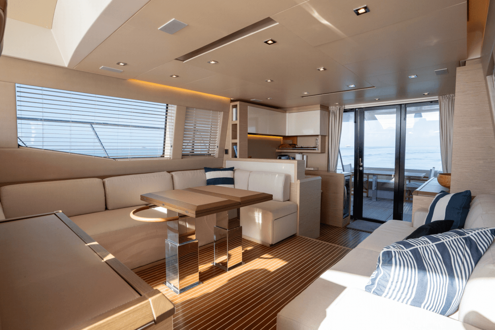 2019 Monte Carlo Yachts Mc 6 — photo 31
