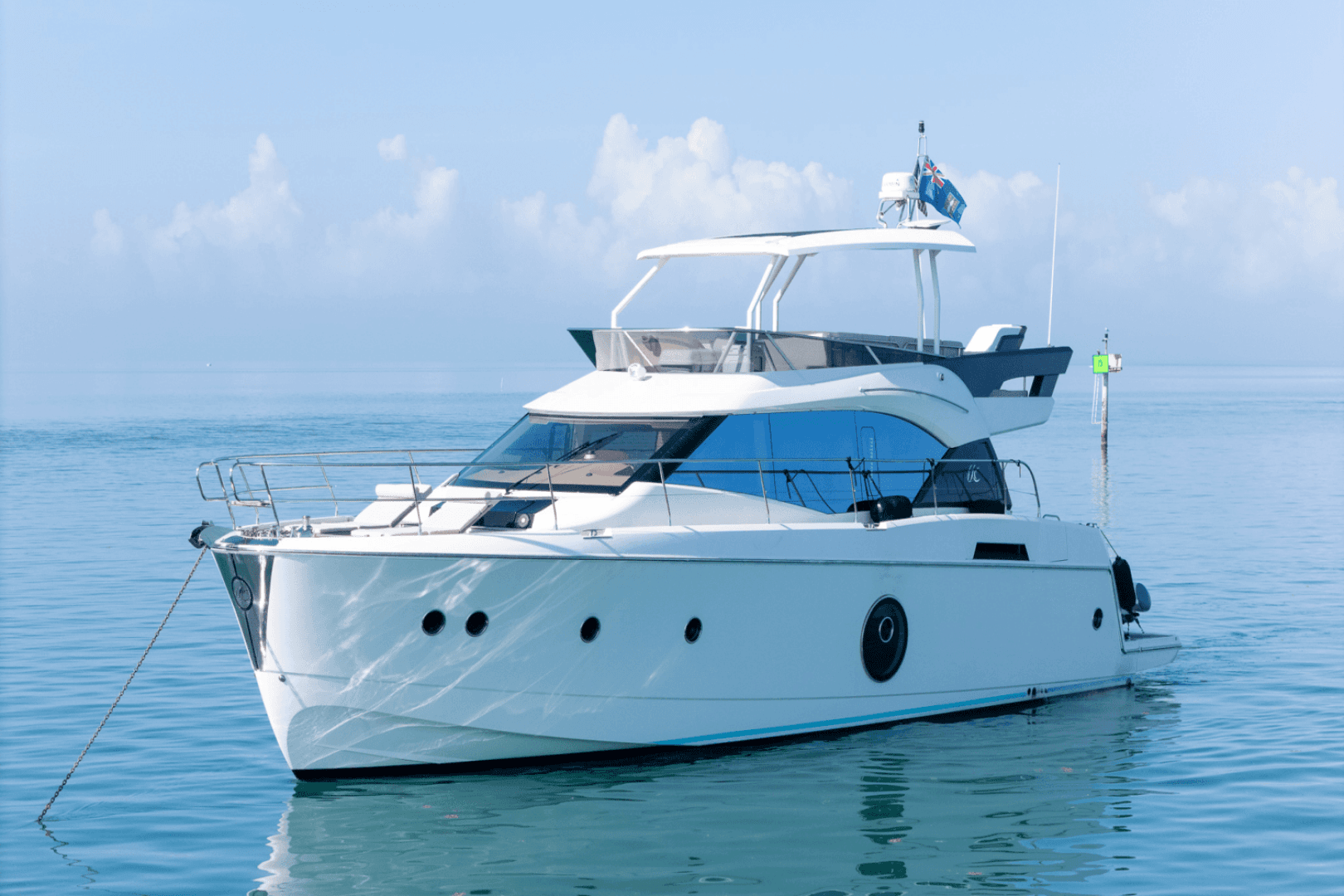 2019 Monte Carlo Yachts Mc 6 — photo 2