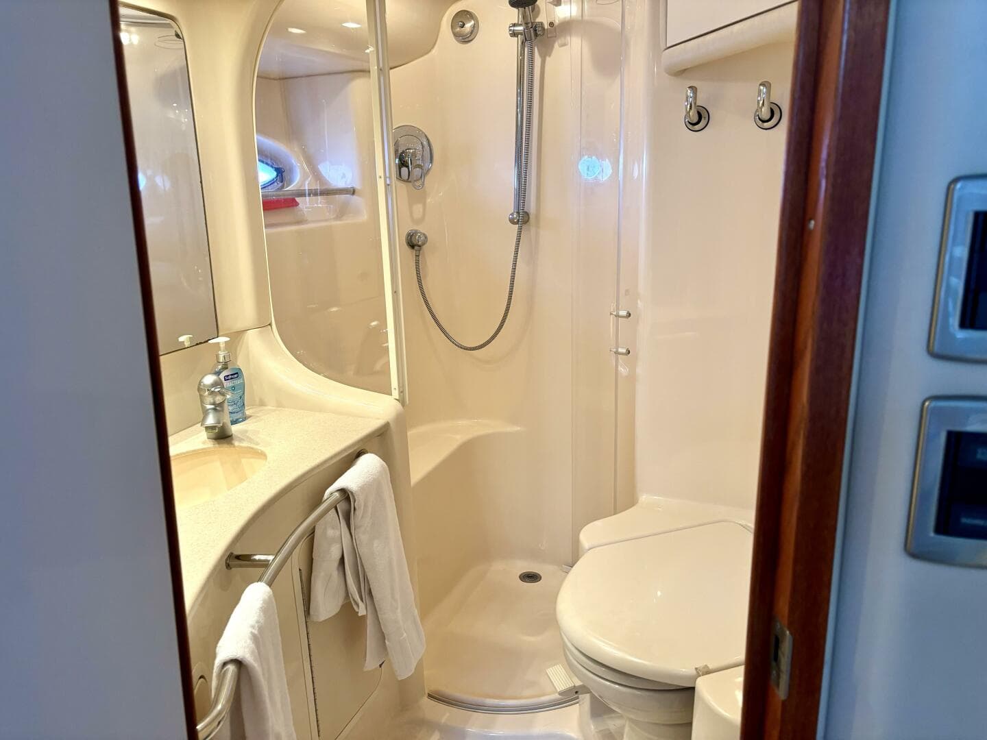 2004 Sea Ray 48 Sedan Bridge — photo 19