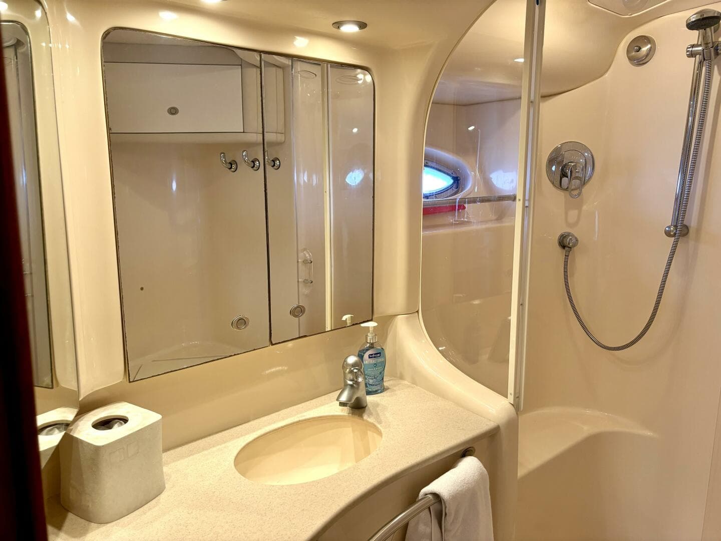 2004 Sea Ray 48 Sedan Bridge — photo 21