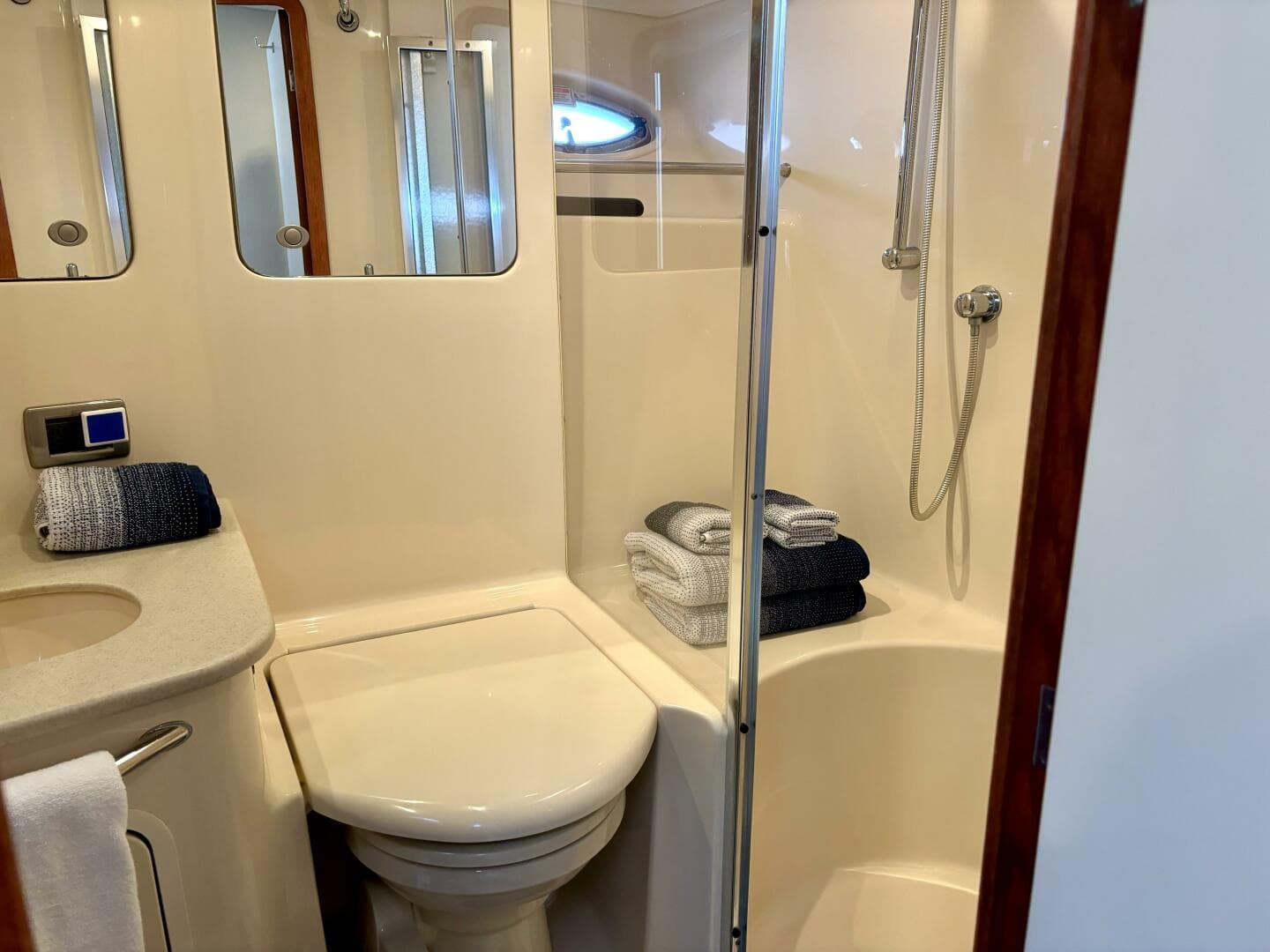 2004 Sea Ray 48 Sedan Bridge — photo 18