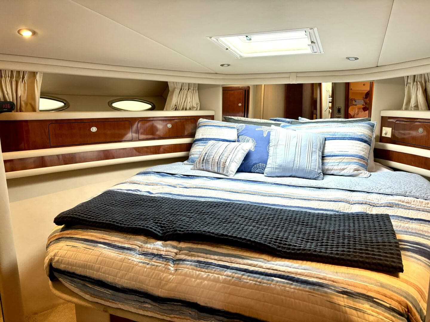 2004 Sea Ray 48 Sedan Bridge — photo 25