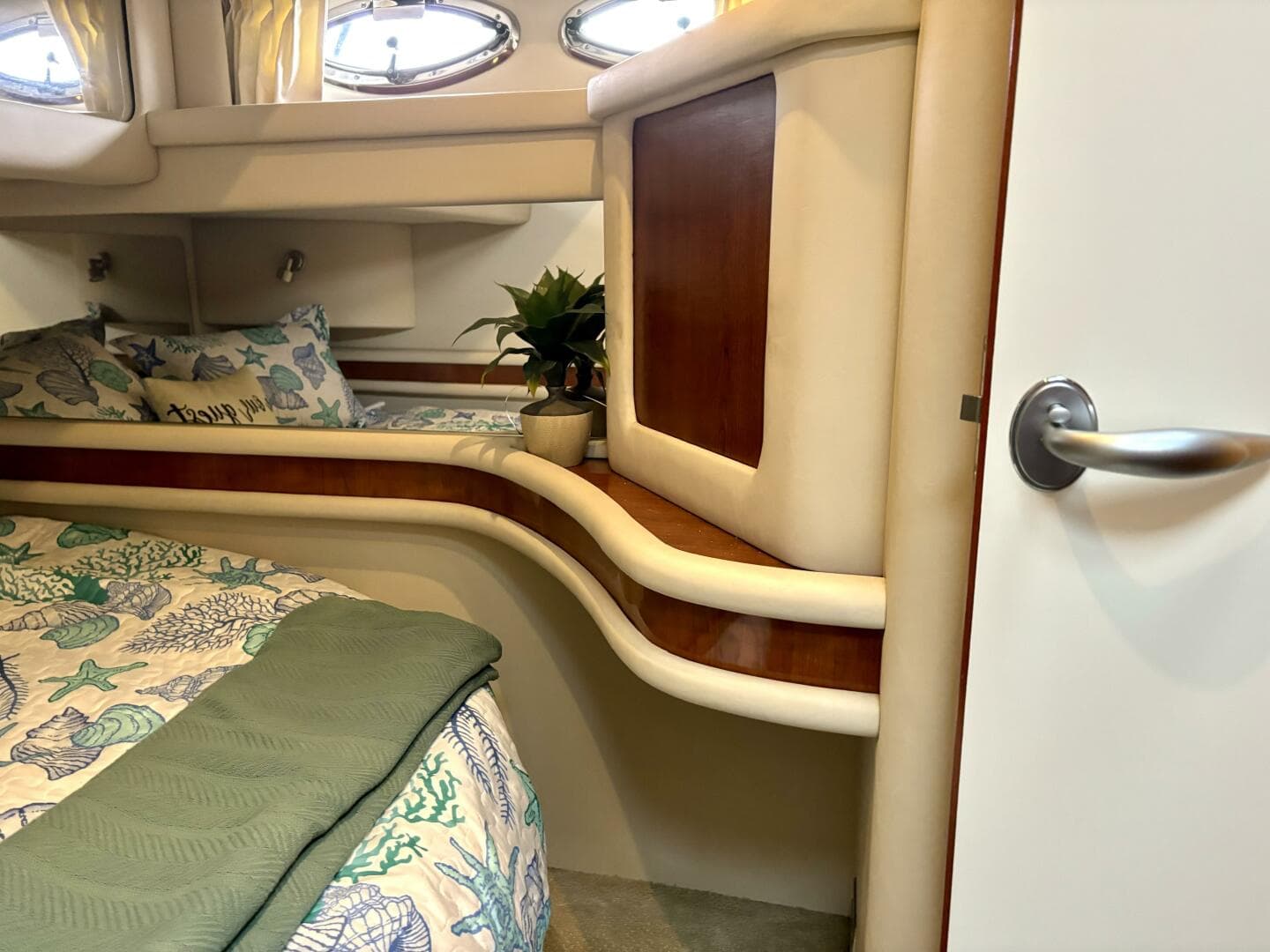 2004 Sea Ray 48 Sedan Bridge — photo 22