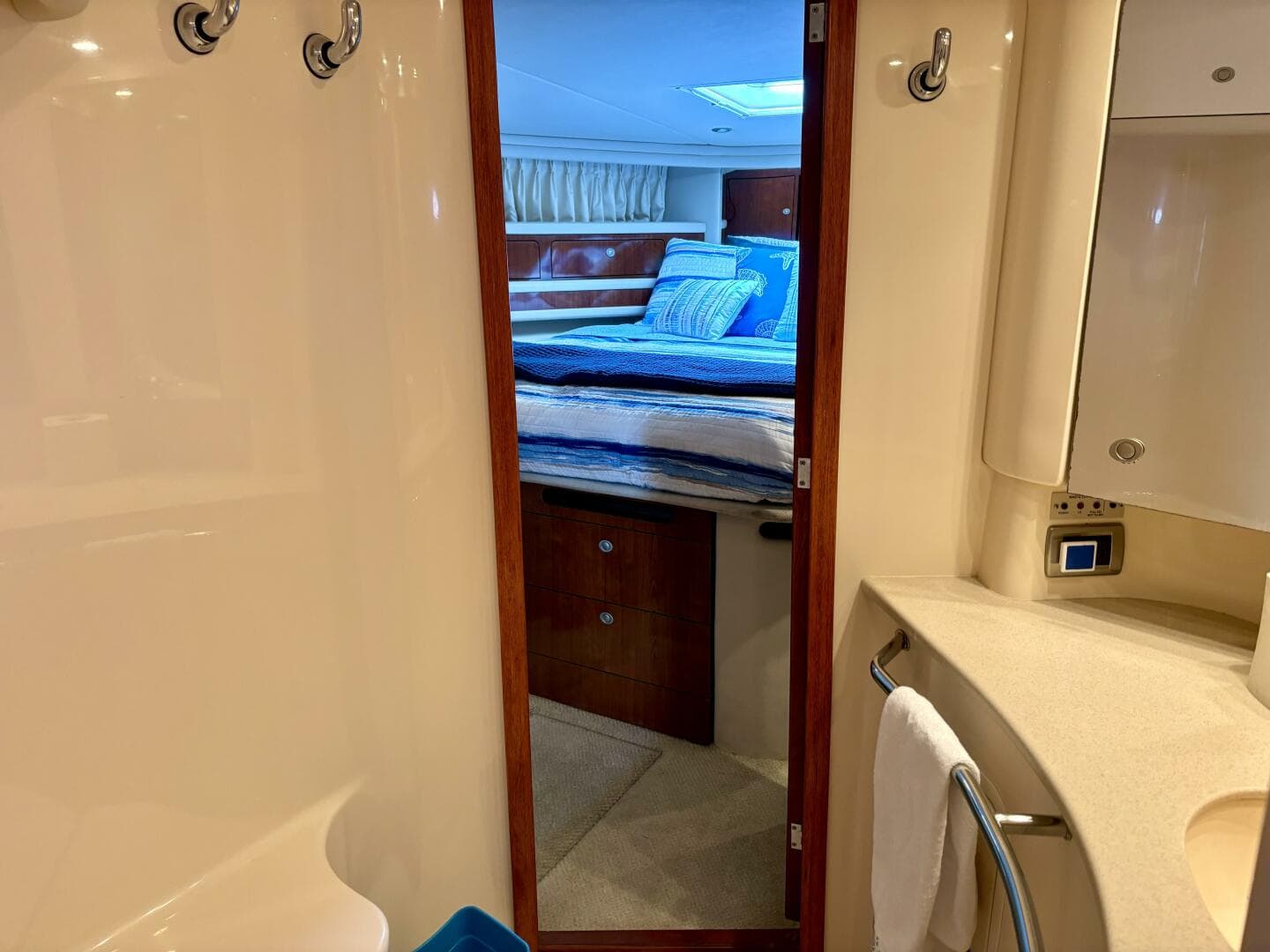 2004 Sea Ray 48 Sedan Bridge — photo 17