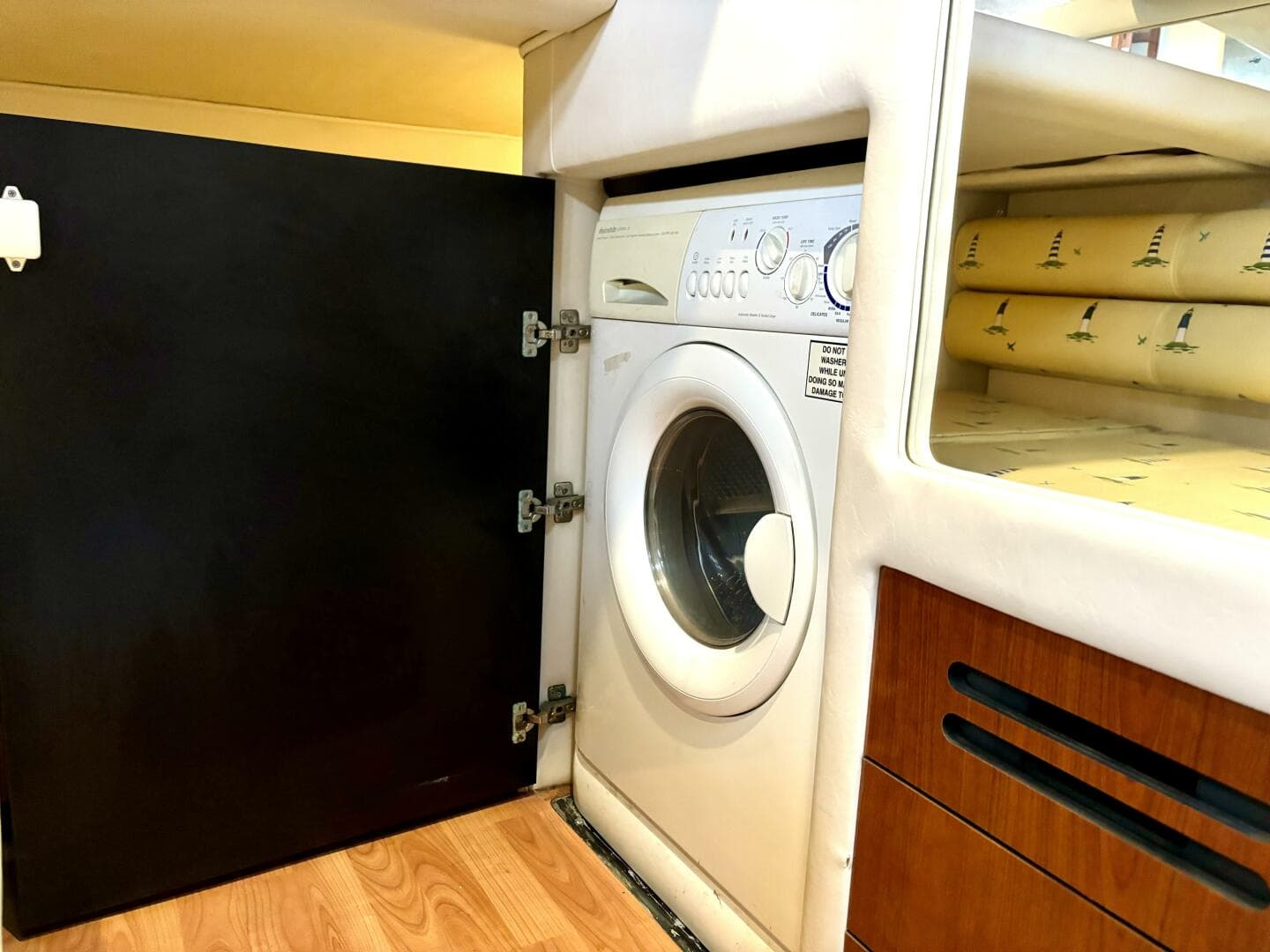 2004 Sea Ray 48 Sedan Bridge — photo 29