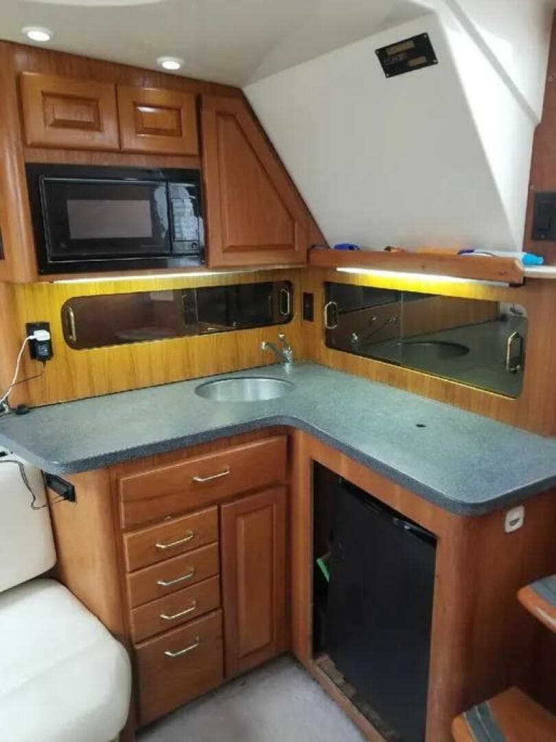 2002 Luhrs Express 36 — photo 15