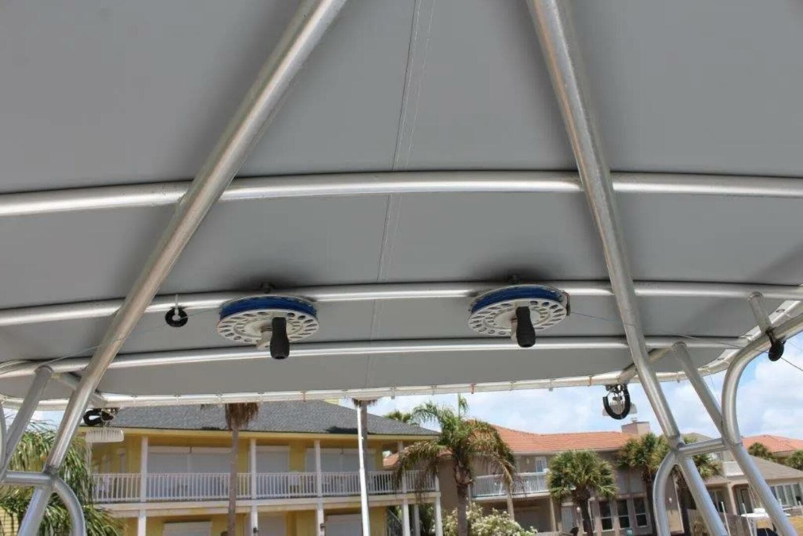 2002 Luhrs Express 36 — photo 17