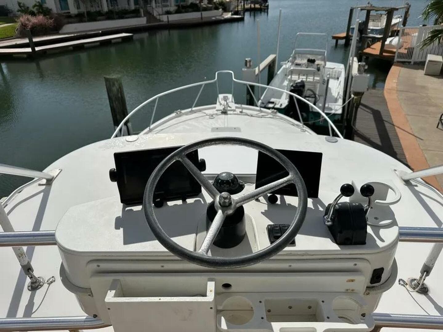 2002 Luhrs Express 36 — photo 6
