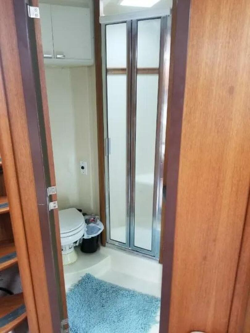 2002 Luhrs Express 36 — photo 16