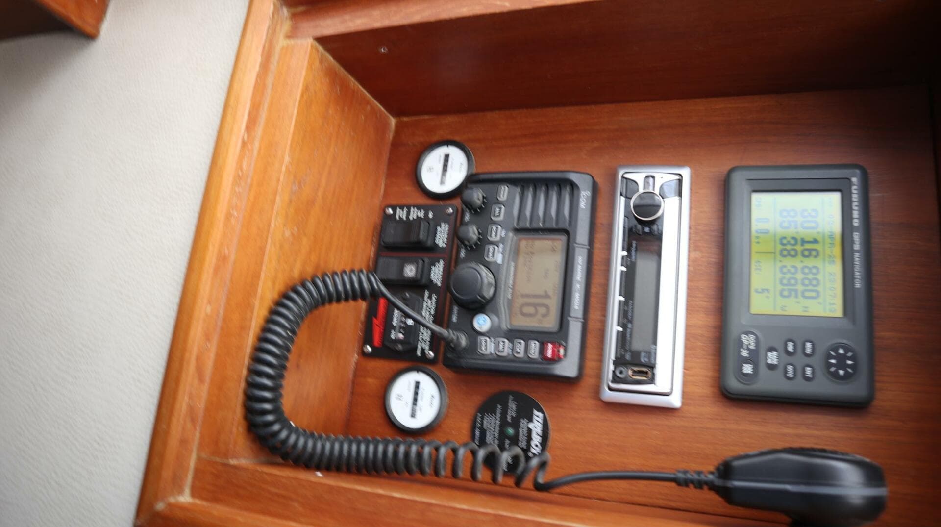 2002 Miller Marine Express — photo 5