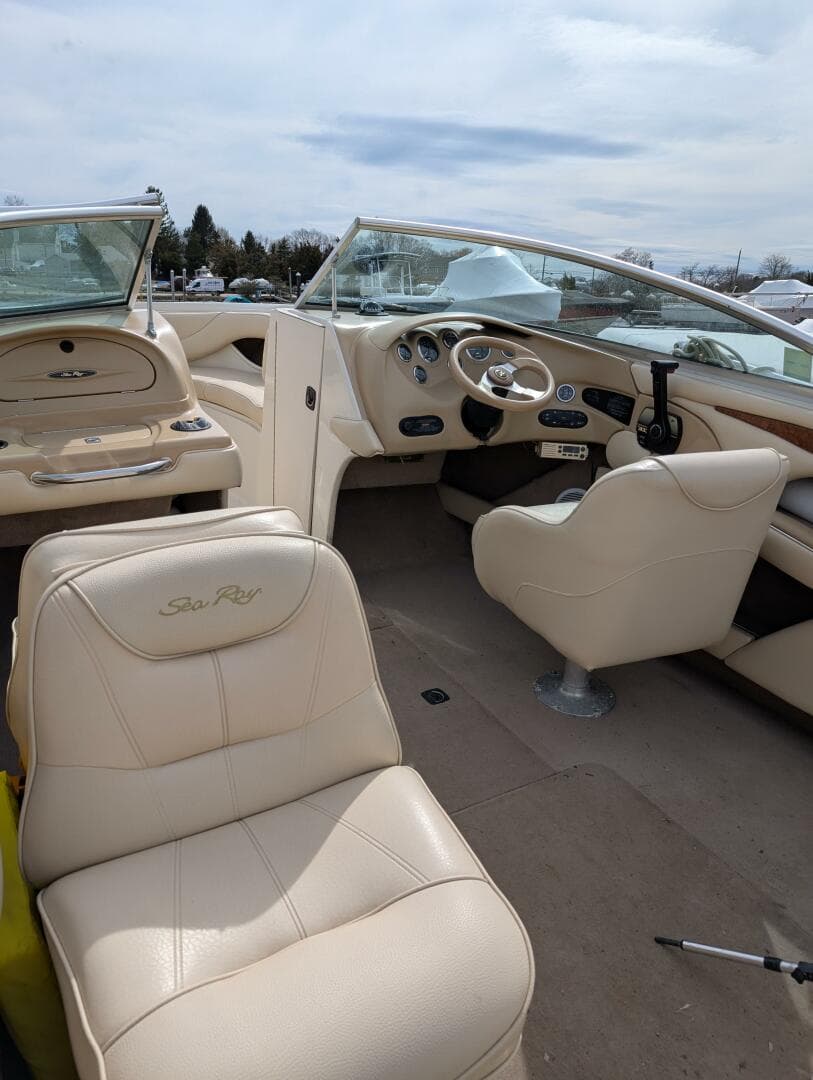 2000 Sea Ray 210 Signature — photo 9