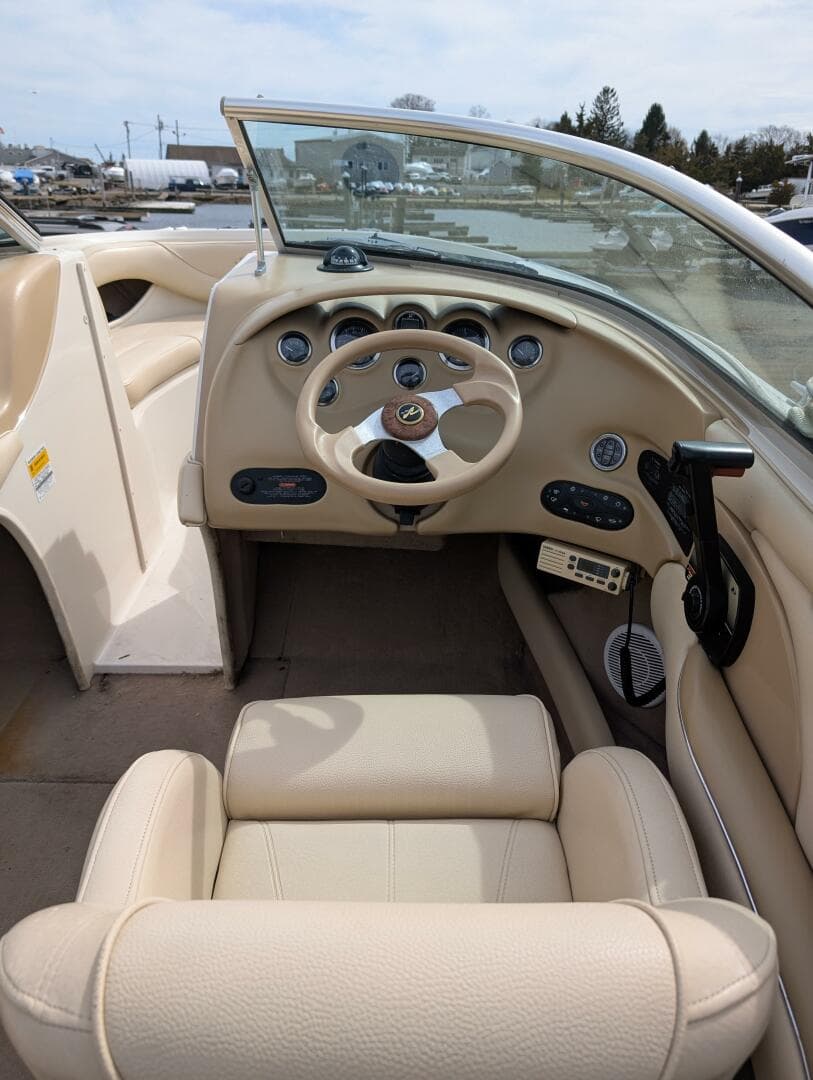 2000 Sea Ray 210 Signature — photo 15