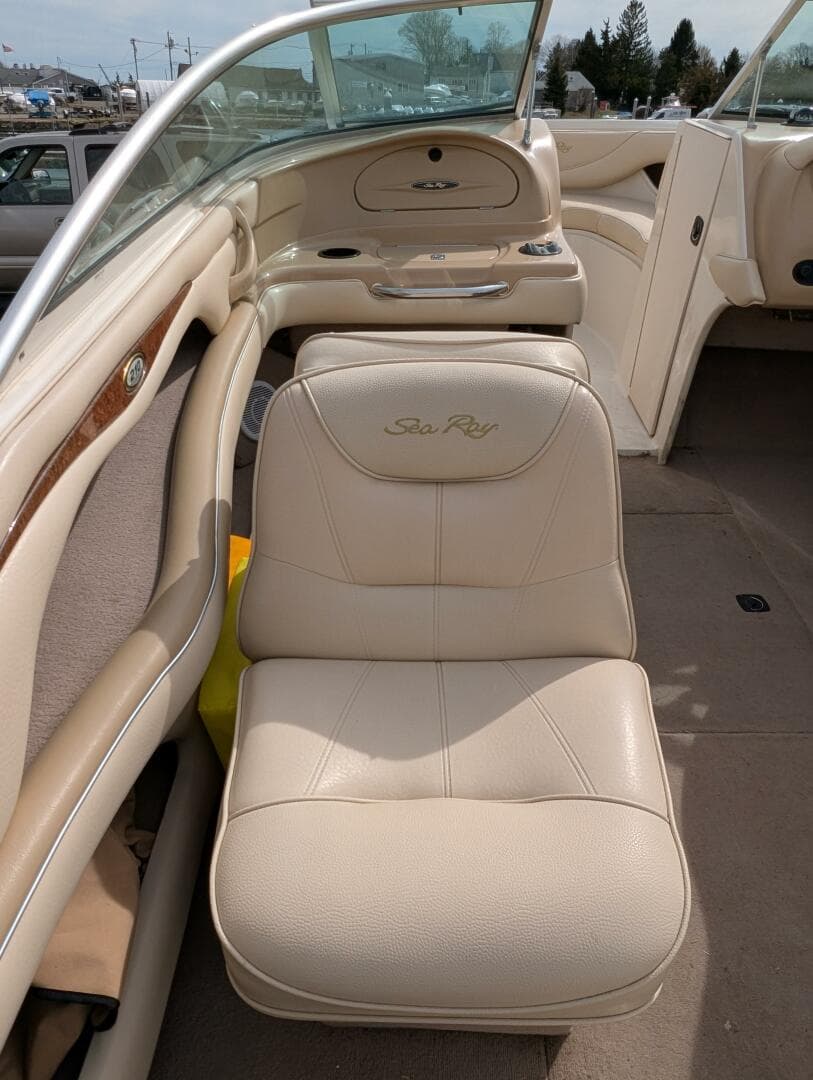 2000 Sea Ray 210 Signature — photo 10