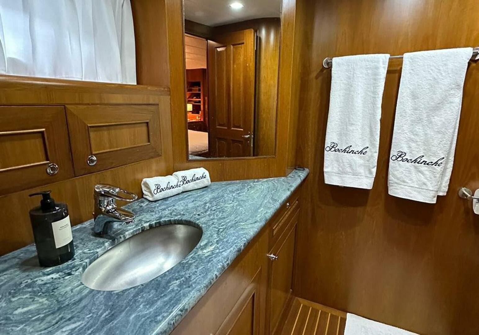 2006 Grand Alaskan 65 Flush Deck — photo 20