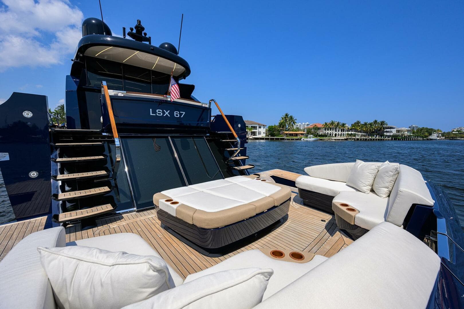 2023 Lazzara Yachts Lsx 67 — photo 10