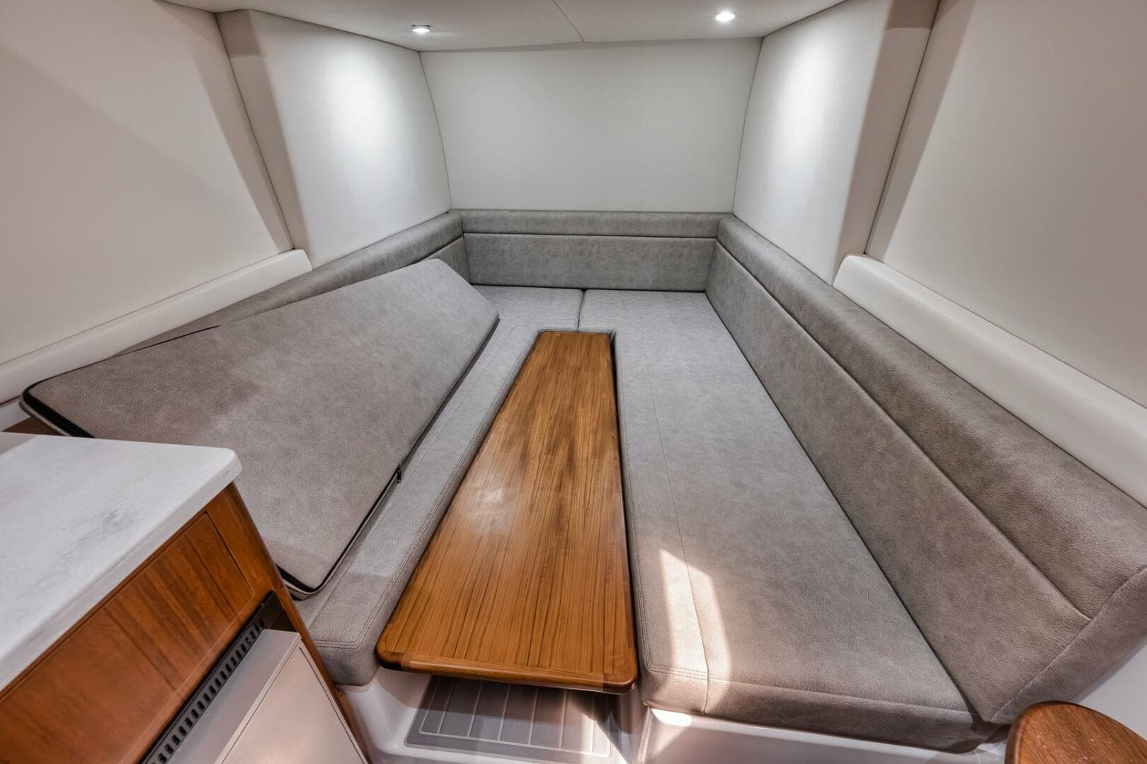 2024 Front Runner 47 CC — photo 46