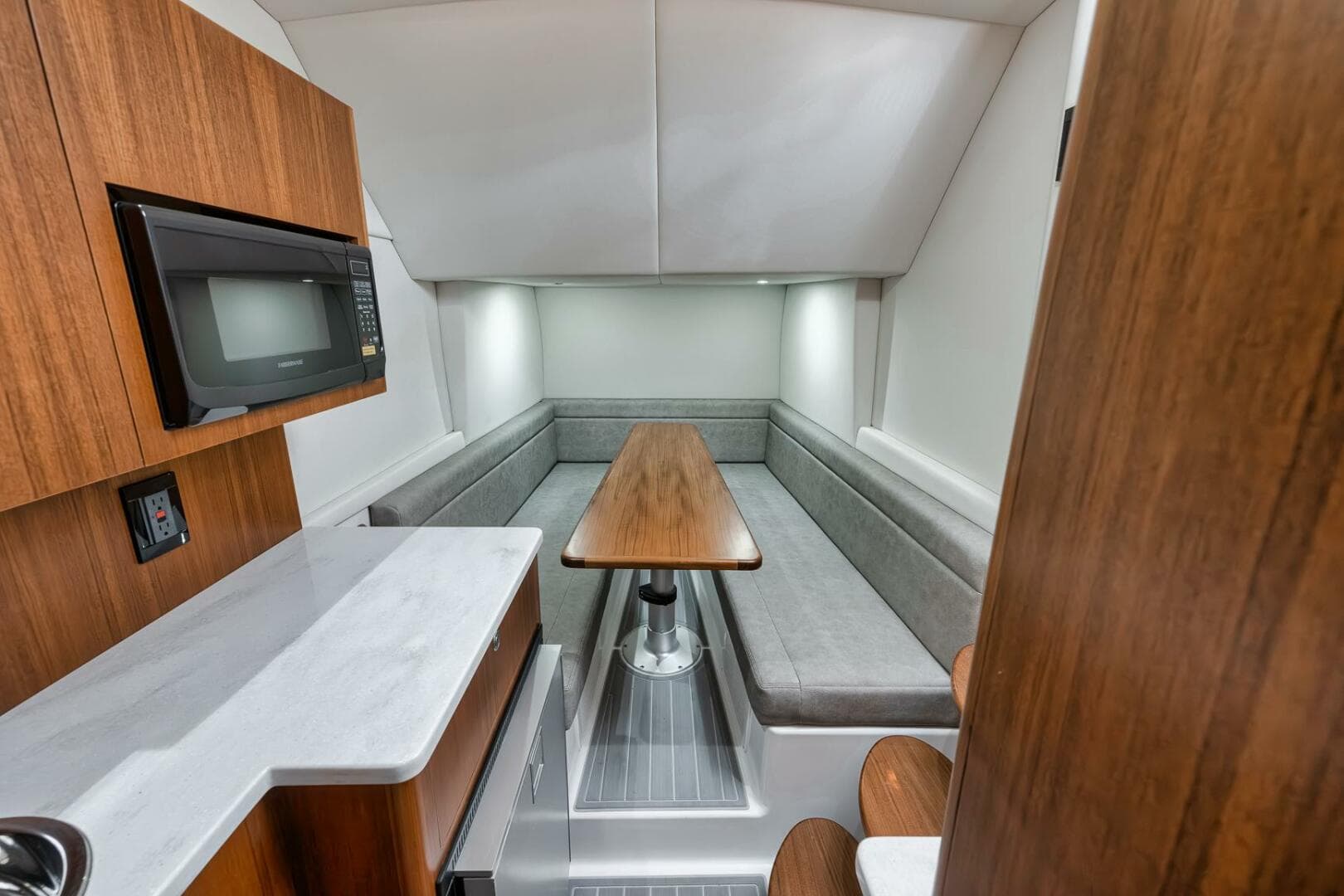 2024 Front Runner 47 CC — photo 47