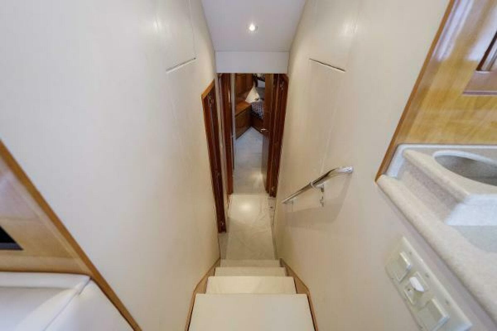 2002 Hatteras — photo 19