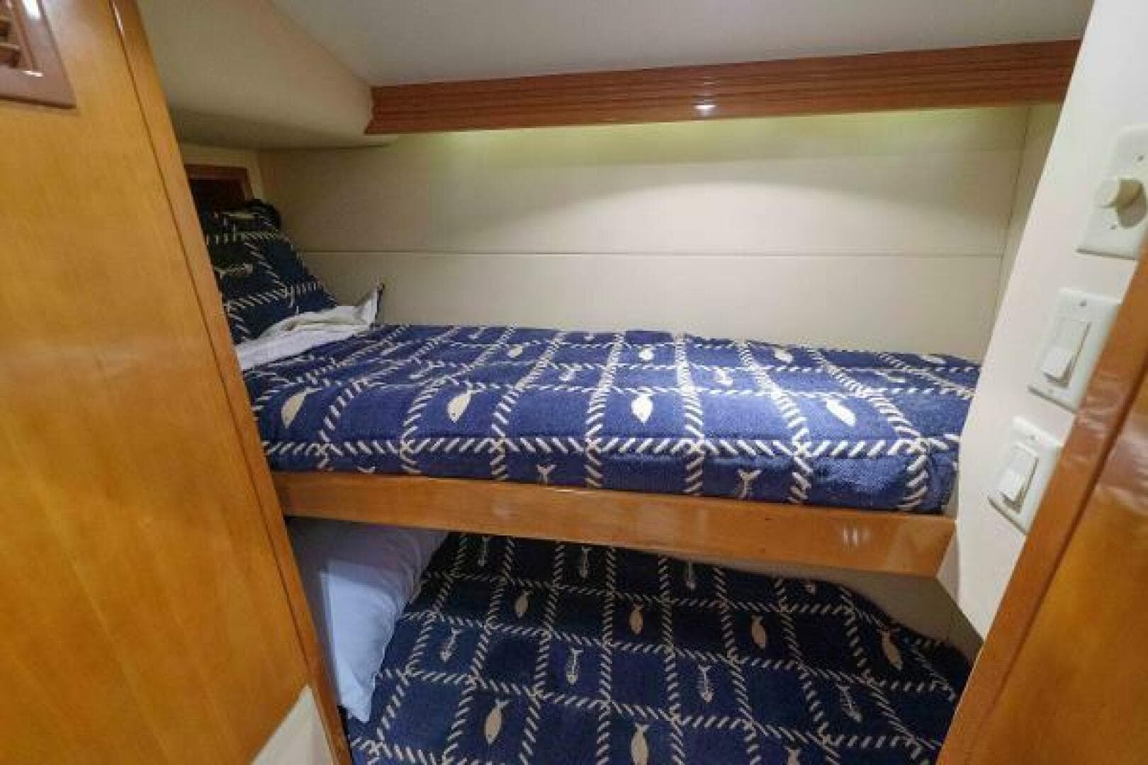 2002 Hatteras — photo 29