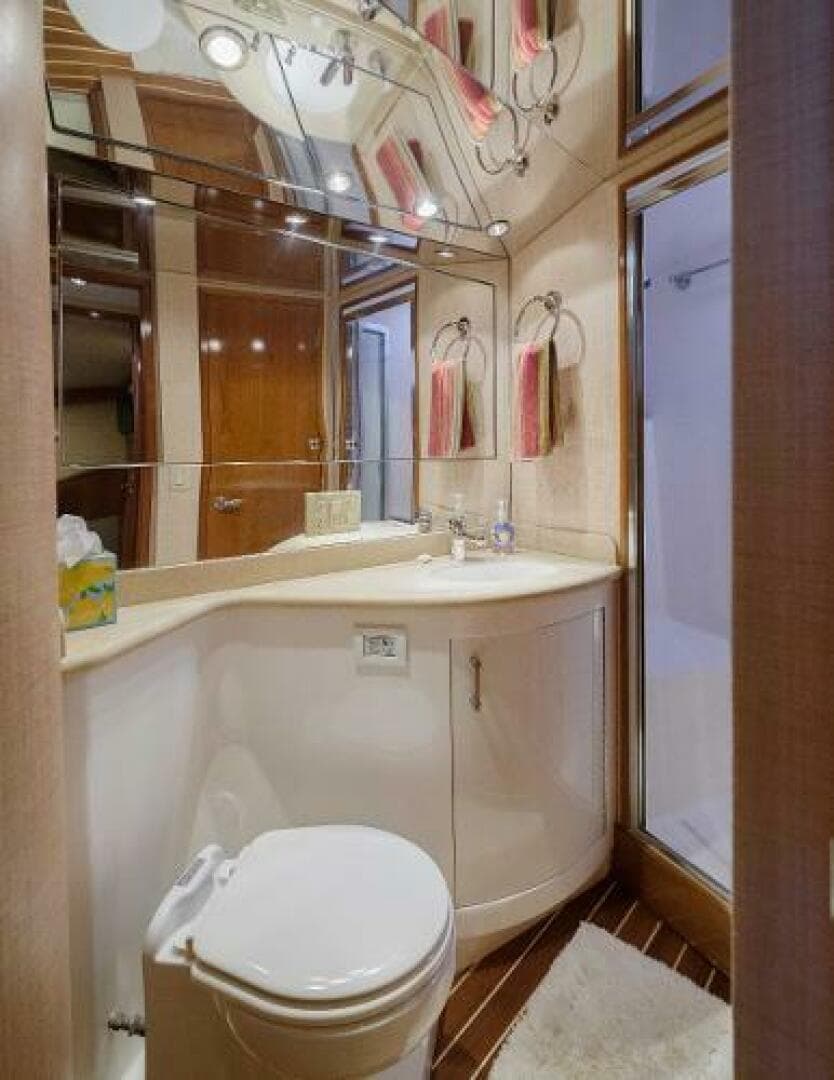 2002 Hatteras — photo 22