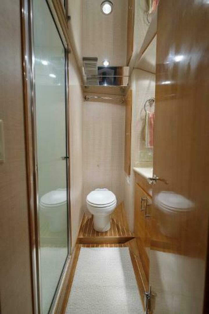 2002 Hatteras — photo 26