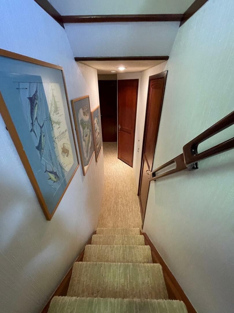 1985 Hatteras Enclosed Bridge — photo 11