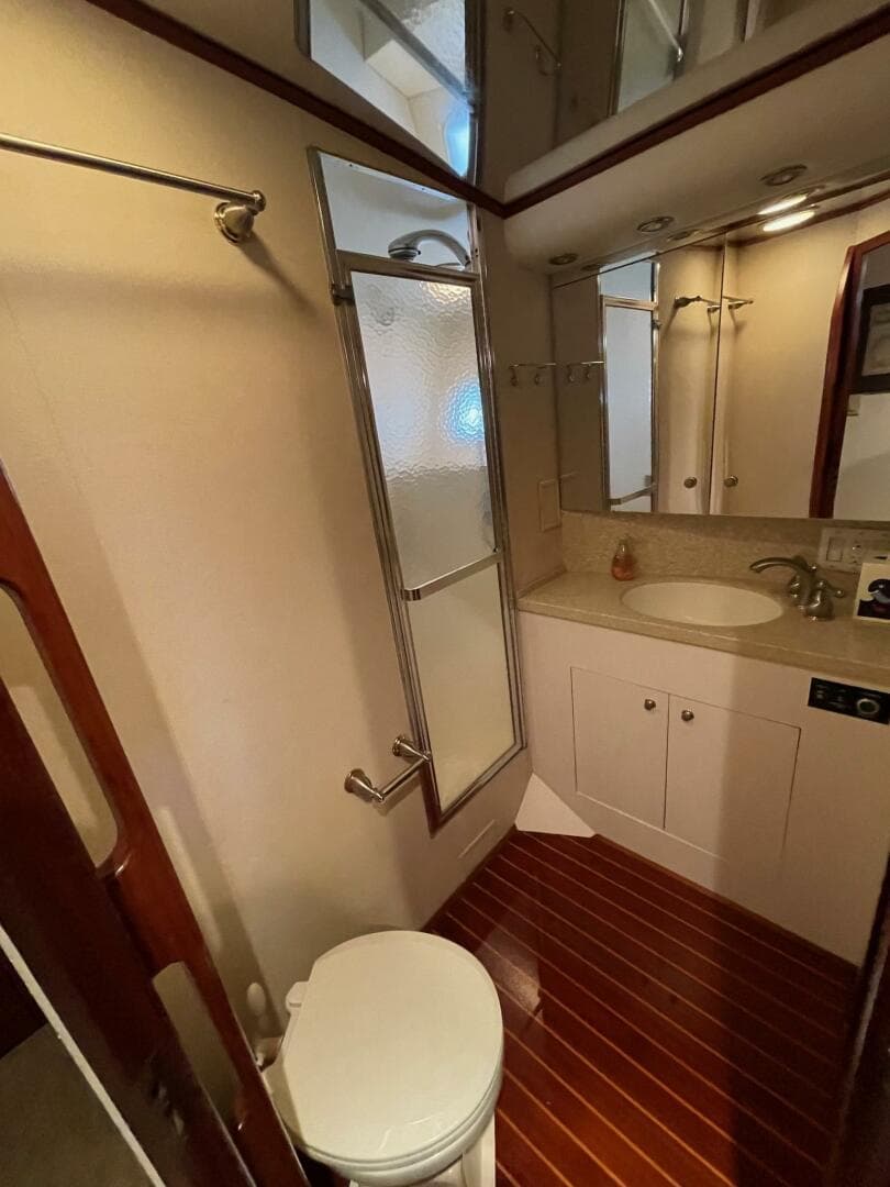 1985 Hatteras Enclosed Bridge — photo 22