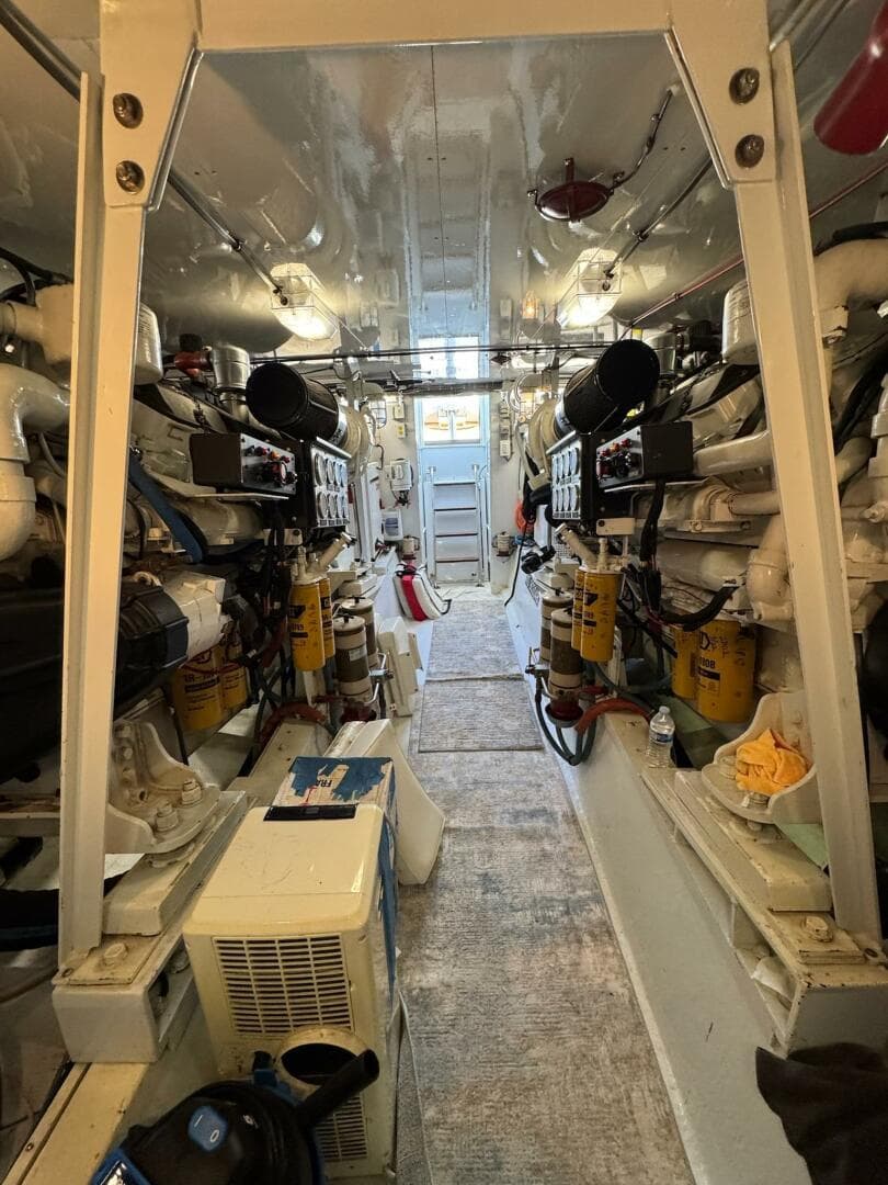 1985 Hatteras Enclosed Bridge — photo 54