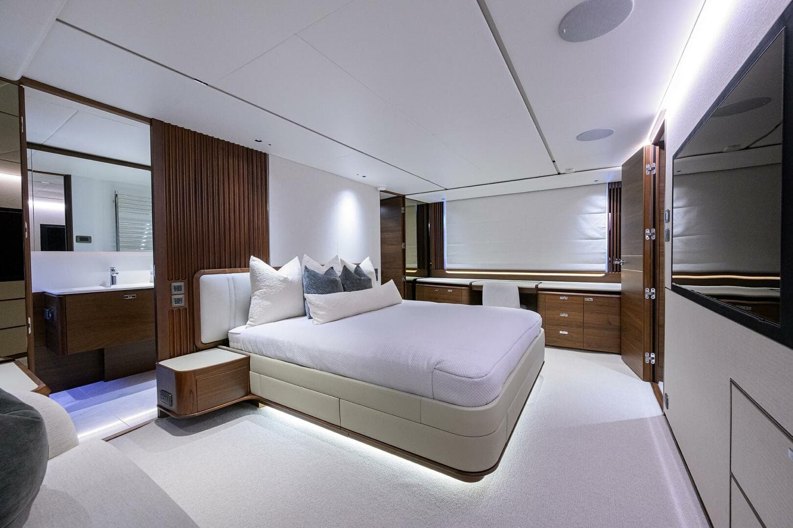 2027 Princess X80 — photo 143