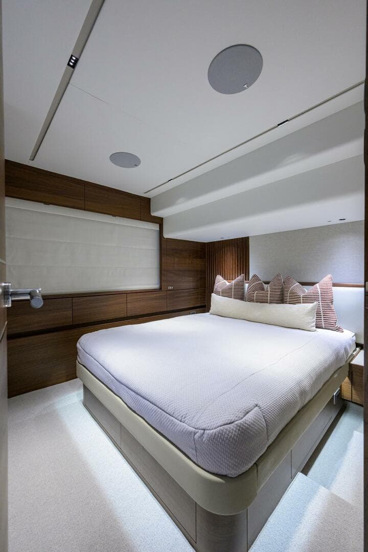 2027 Princess X80 — photo 10