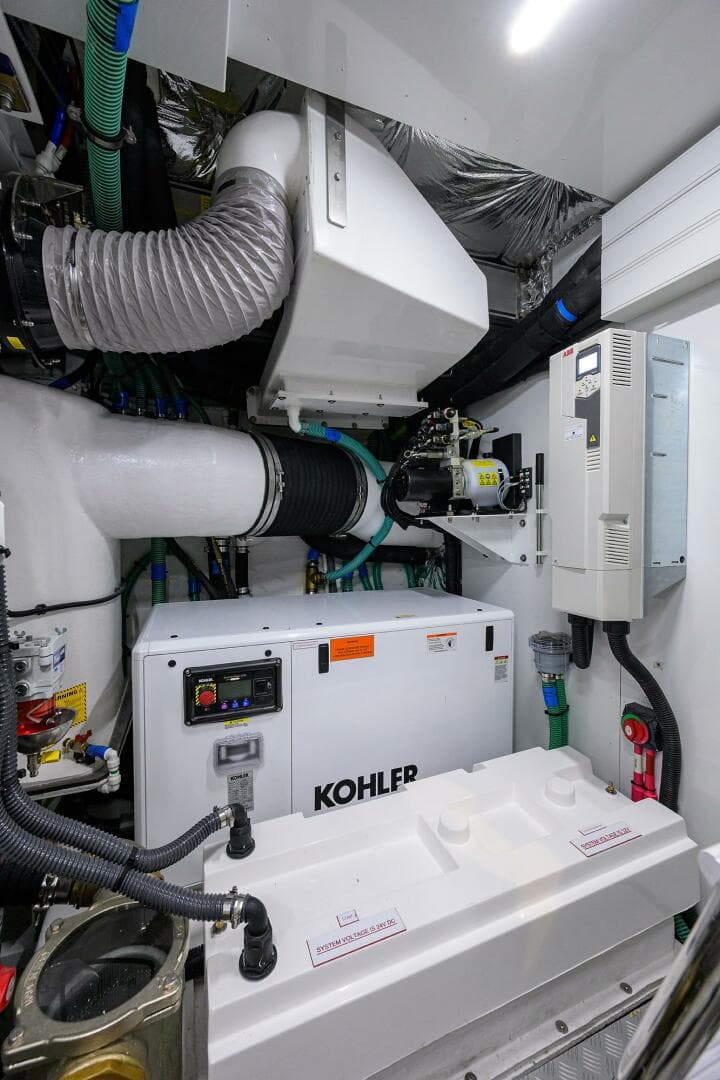 2027 Princess X80 — photo 90