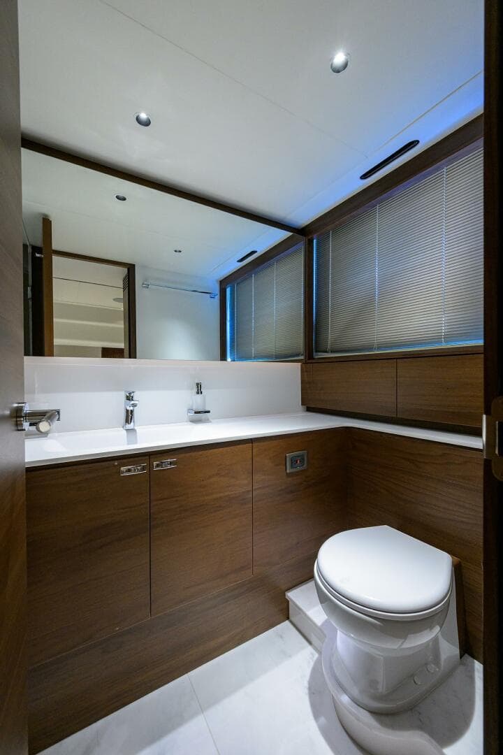 2027 Princess X80 — photo 15