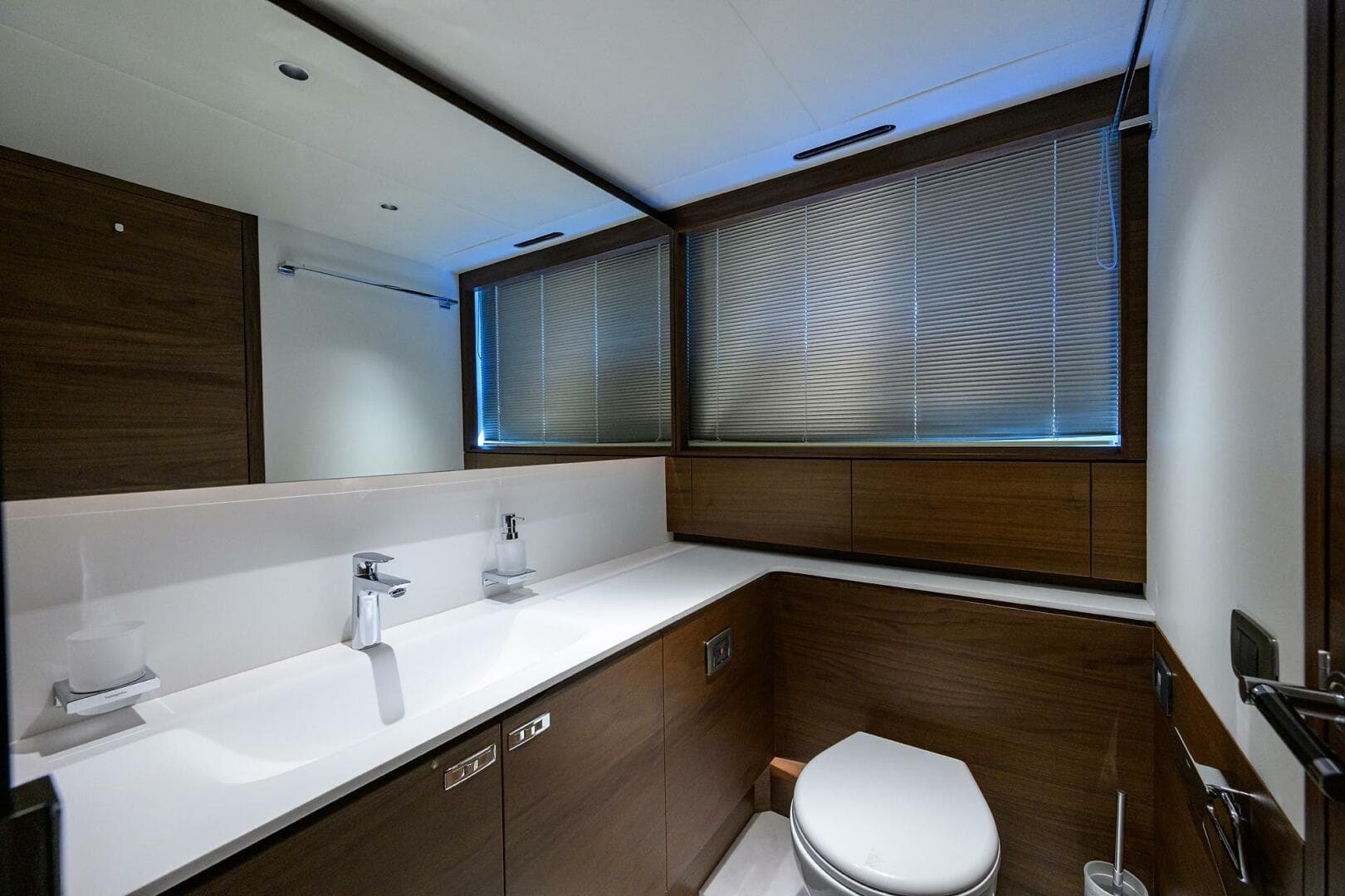 2027 Princess X80 — photo 17